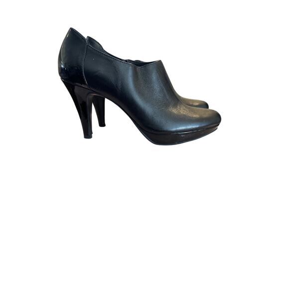 Women’s Bandolino  Cardinal Black Leather Bootie. Size 9 - Picture 1 of 5